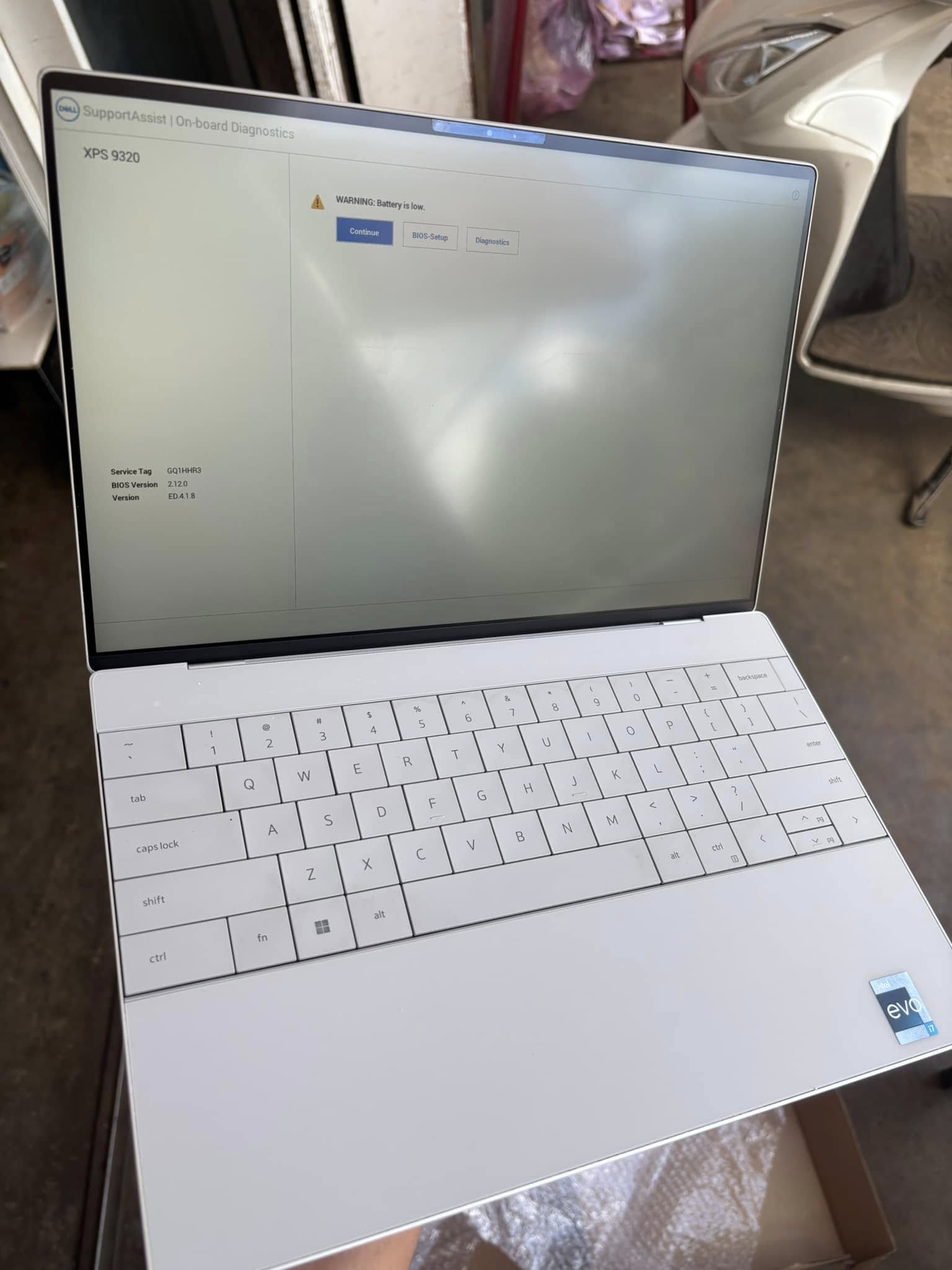 Laptop Dell XPS 9320 TRẮNG ĐẲNG CẤP DOANH NHÂN 